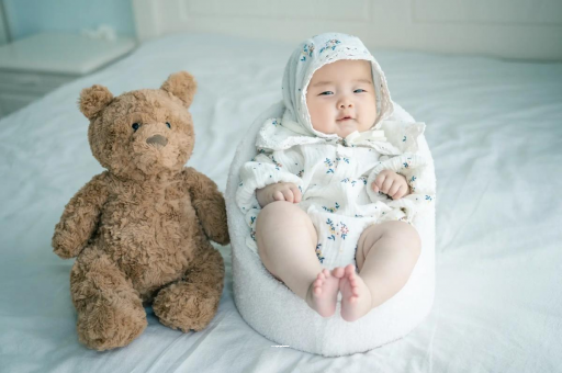 海口宝宝吃不饱母乳的症状
